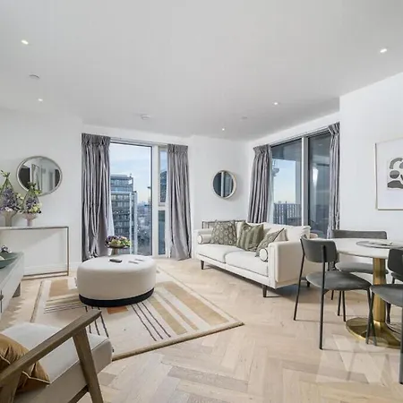 London Tower Retreat - Modern 2 Bedroom Apartment